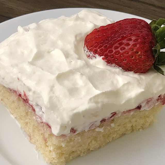 eggless strawberry cake