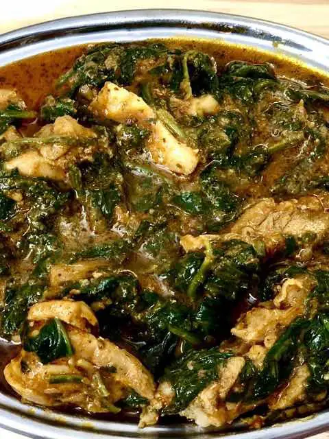 palak chicken/saag chicken/chicken curry with spinach leaves