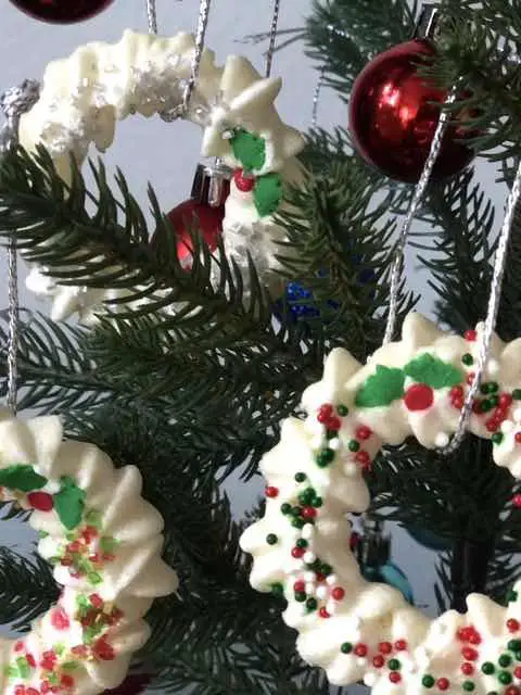 christmas ornaments/christmas meringue wreath cookies
