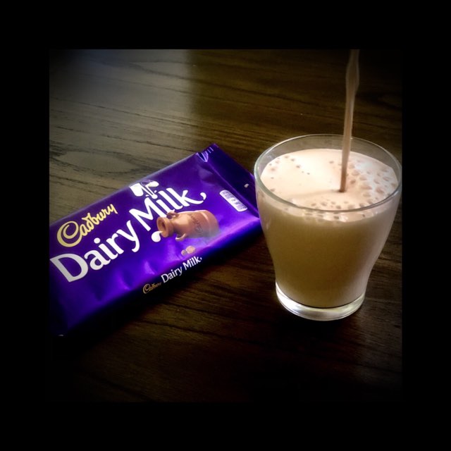 Simple Chocolate Milkshake with Dairy Milk/How to make chocolate milkshake for kids/Kids milkshake