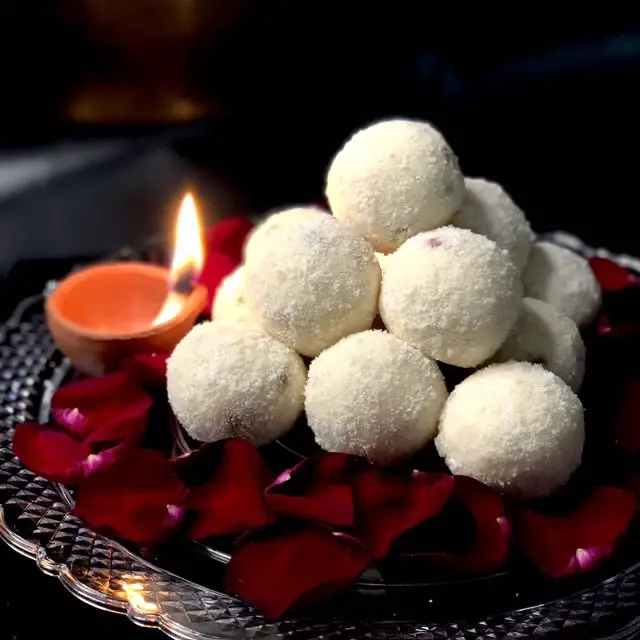 diwali sweets, coconut laddoo